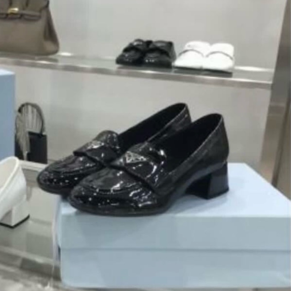 Prada Glossy Black patent Leather Loafers 39